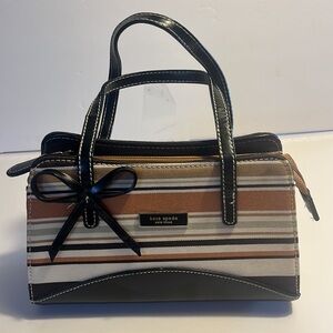 Adorable vintage Kate Spade bow purse 💕